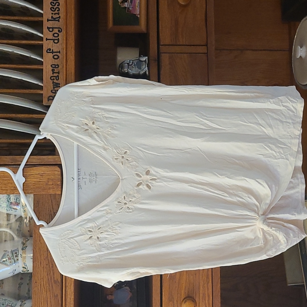 Women's American Eagle top.